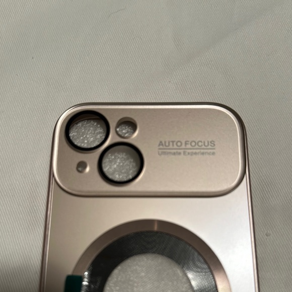 Champagne gold iPhone 15 case with MagSafe Compatibility. Never Used. - Picture 5 of 5